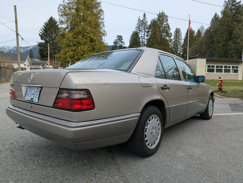 1995 Mercedes-Benz W124 E-Class - Image 11 of 31