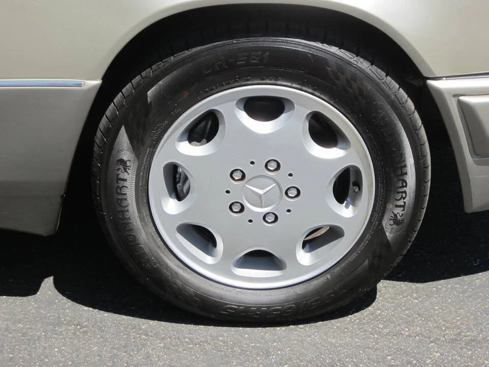 1995 Mercedes-Benz W124 E-Class - Image 8 of 20