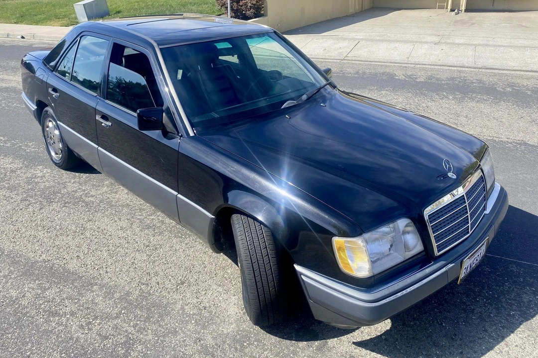 1995 Mercedes-Benz W124 E-Class - Image 2 of 31