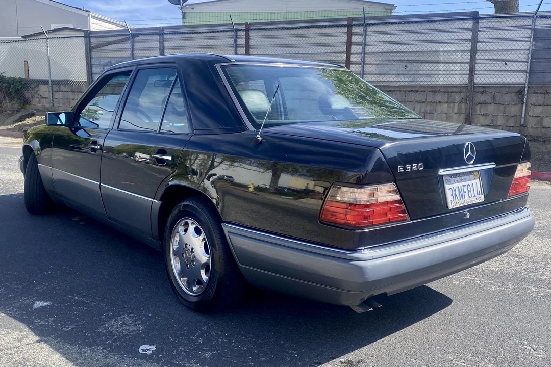 1995 Mercedes-Benz W124 E-Class - Image 3 of 31