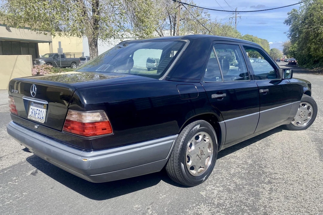 1995 Mercedes-Benz W124 E-Class - Image 4 of 31