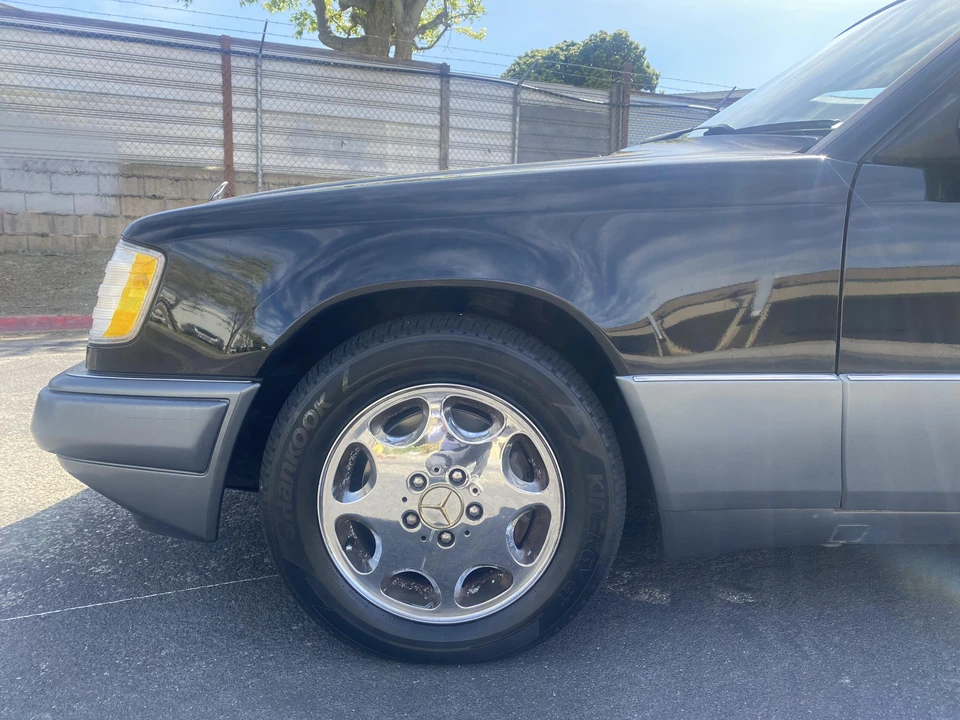 1995 Mercedes-Benz W124 E-Class - Image 13 of 31