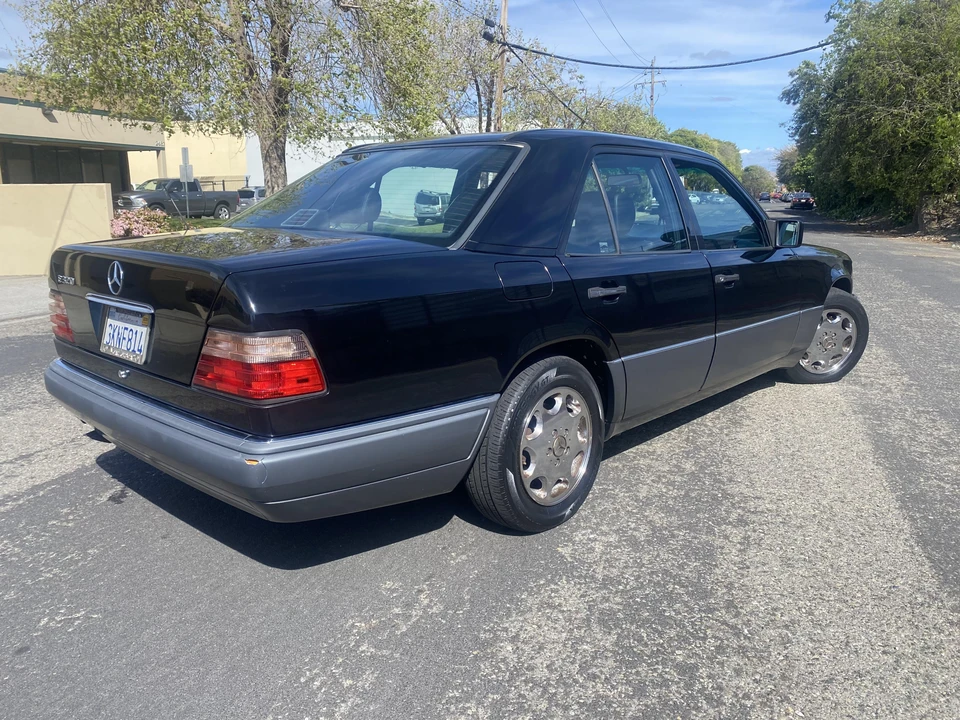 1995 Mercedes-Benz W124 E-Class - Image 7 of 31