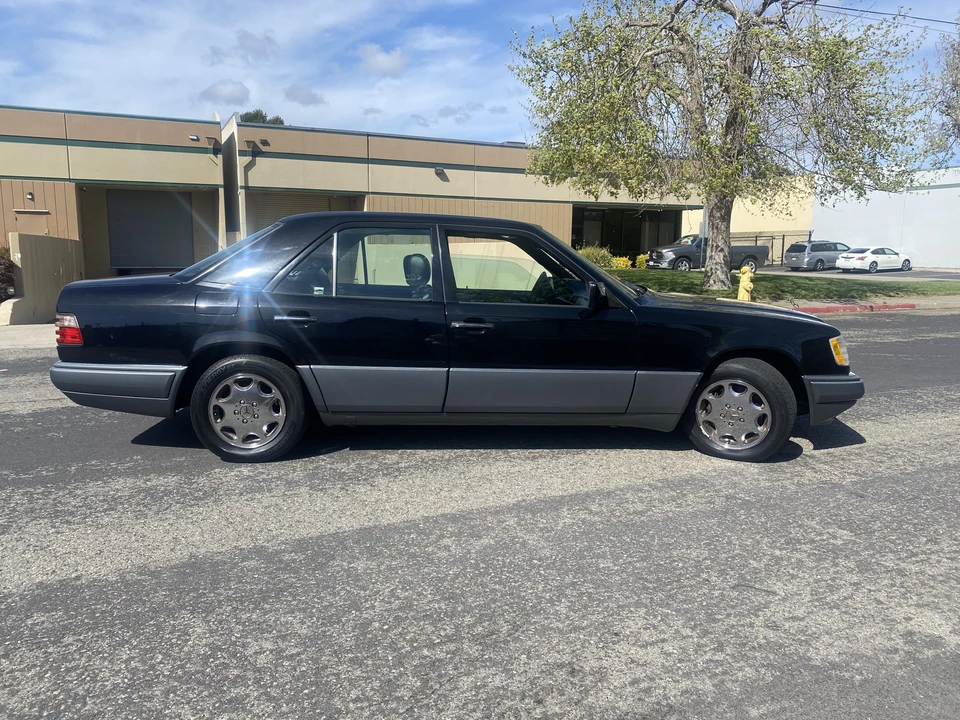 1995 Mercedes-Benz W124 E-Class - Image 9 of 31