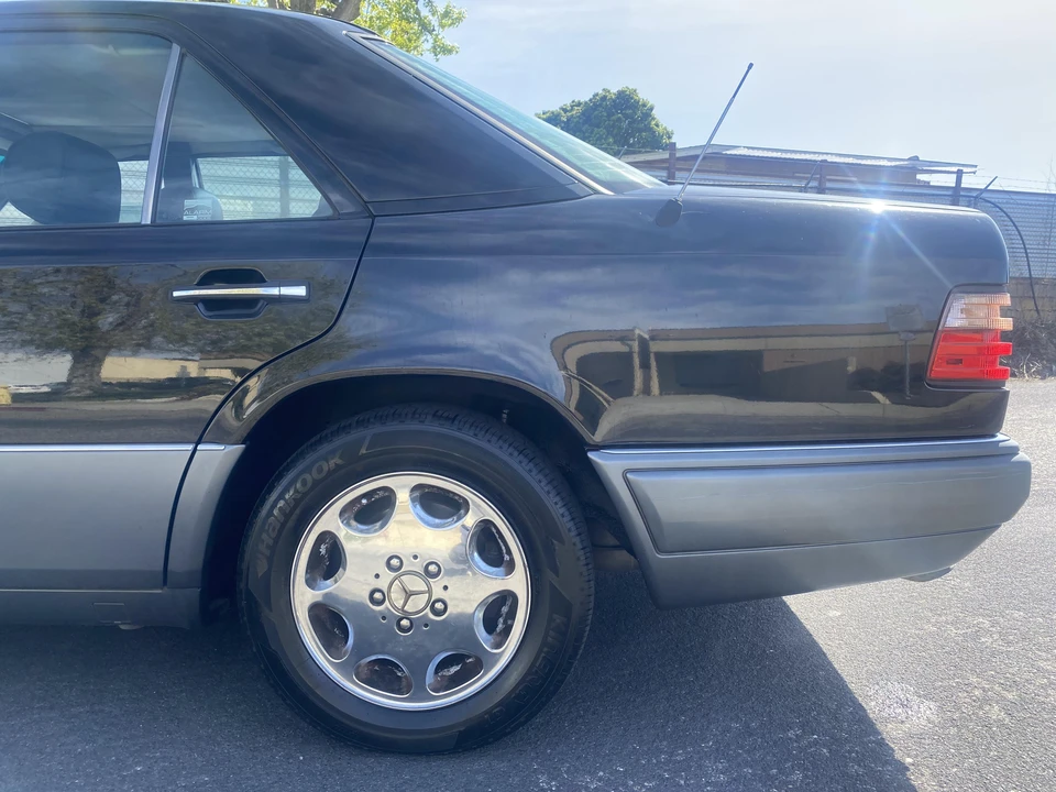 1995 Mercedes-Benz W124 E-Class - Image 14 of 31