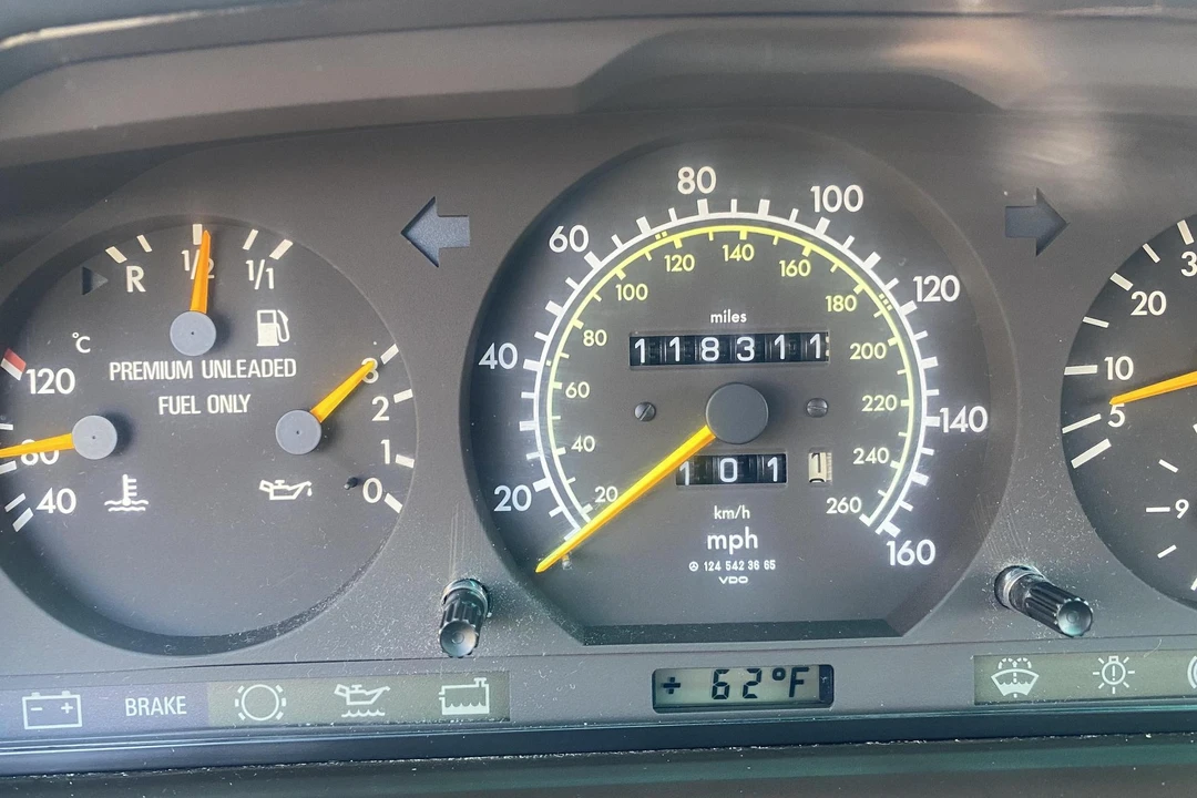 1995 Mercedes-Benz W124 E-Class - Image 28 of 31
