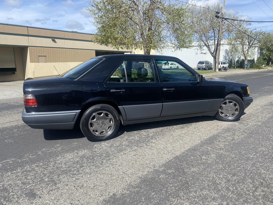 1995 Mercedes-Benz W124 E-Class - Image 8 of 31