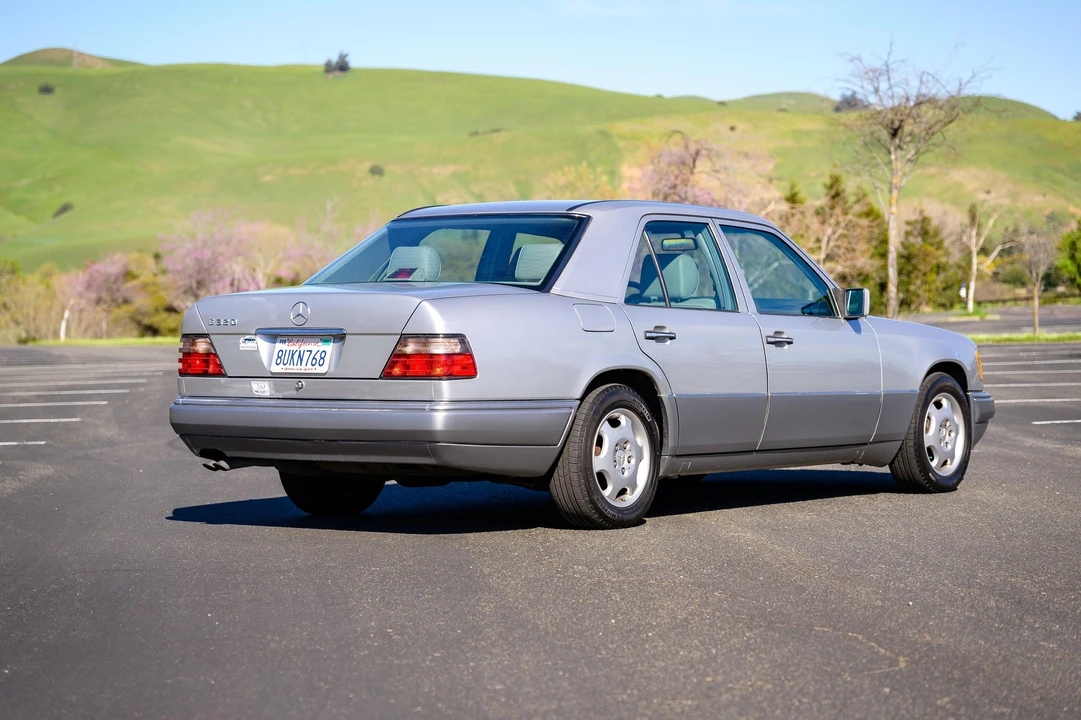 1995 Mercedes-Benz W124 E-Class - Image 8 of 31