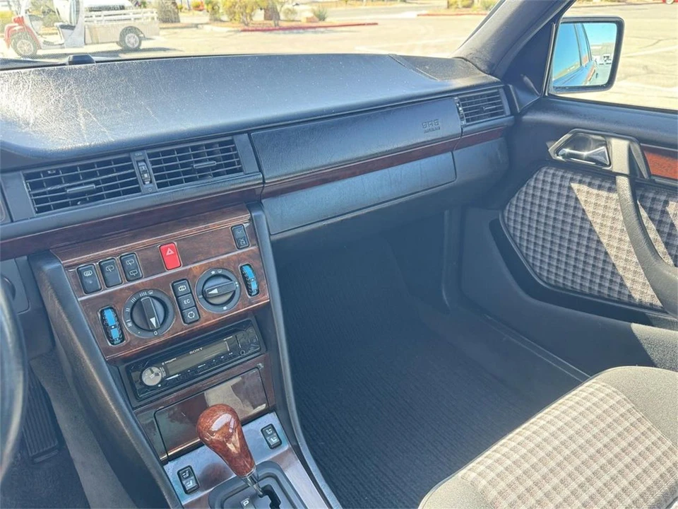 1995 Mercedes-Benz W124 E-Class - Image 15 of 31