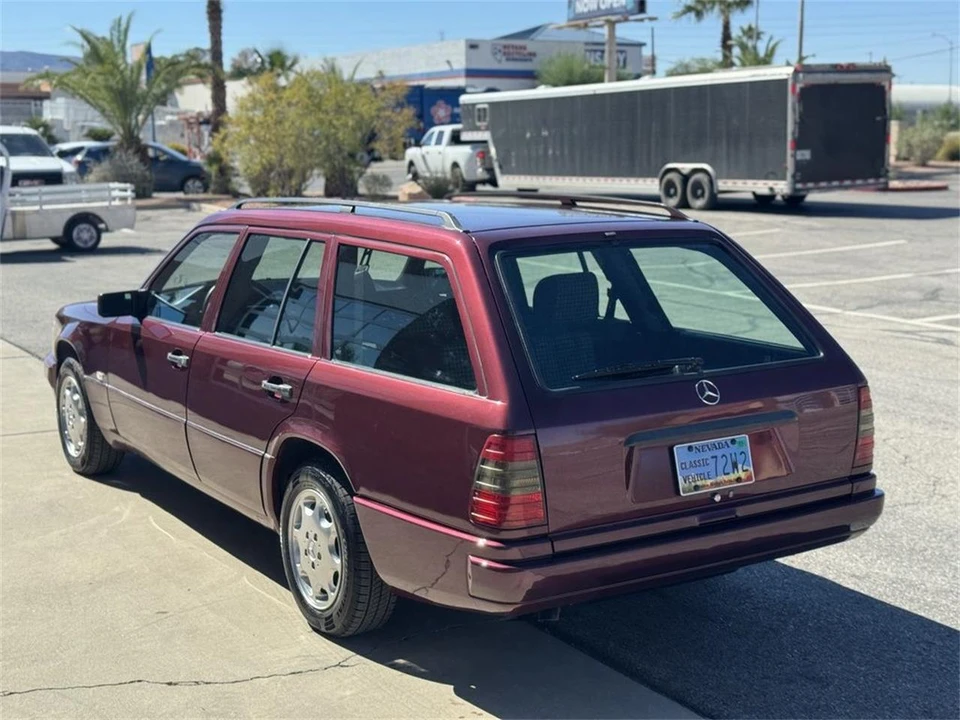 1995 Mercedes-Benz W124 E-Class - Image 8 of 31