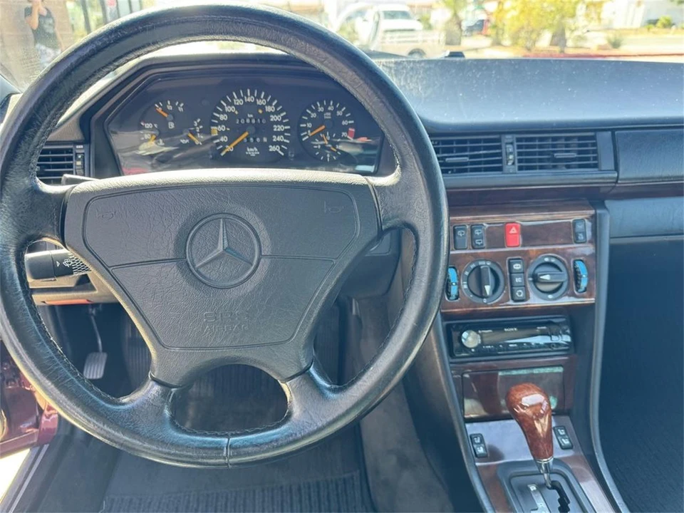 1995 Mercedes-Benz W124 E-Class - Image 16 of 31