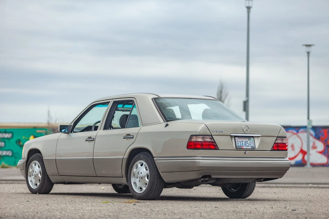 1995 Mercedes-Benz W124 E-Class - Image 9 of 31