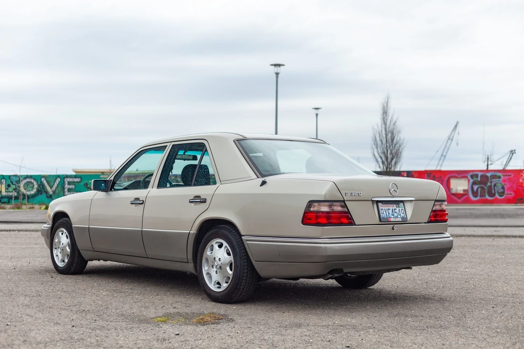 1995 Mercedes-Benz W124 E-Class - Image 4 of 31