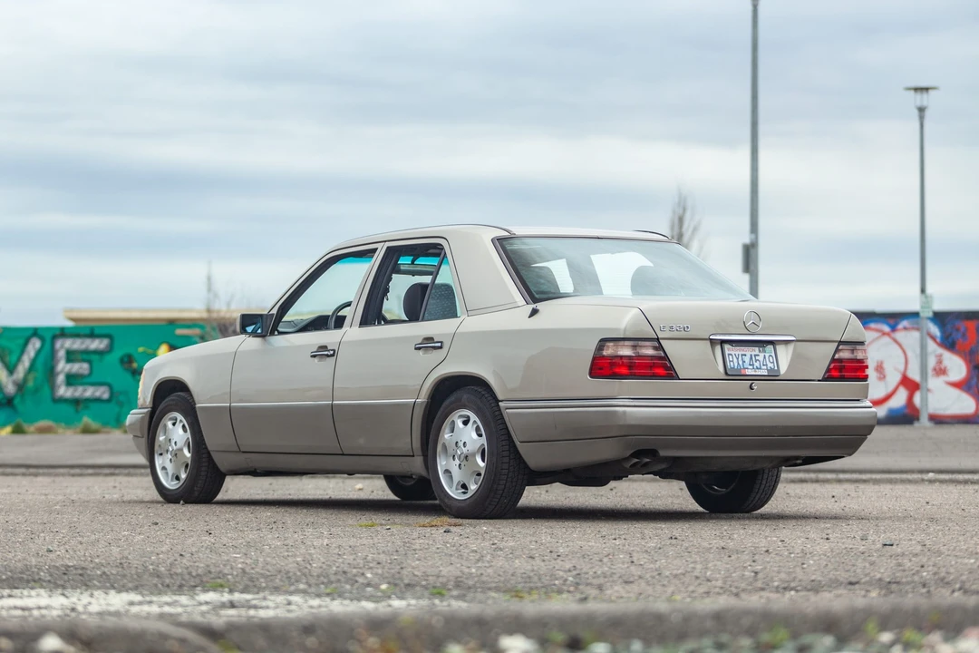 1995 Mercedes-Benz W124 E-Class - Image 8 of 31
