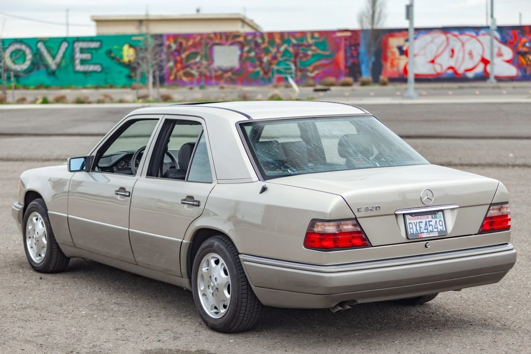 1995 Mercedes-Benz W124 E-Class - Image 10 of 31