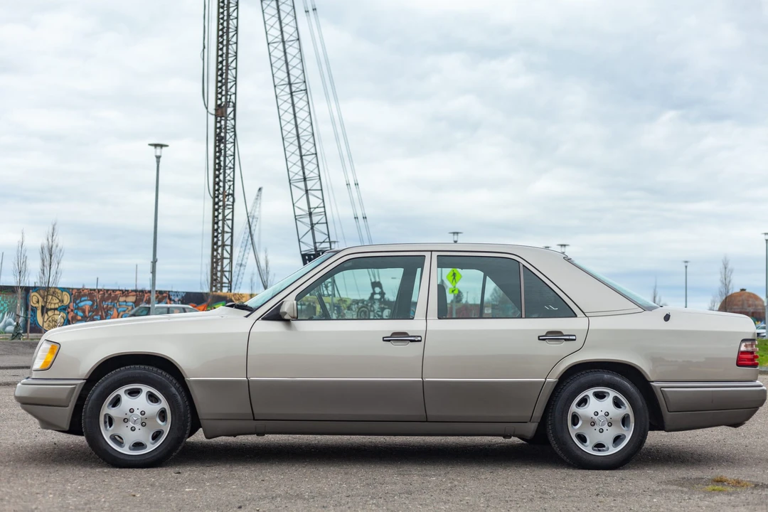 1995 Mercedes-Benz W124 E-Class - Image 3 of 31