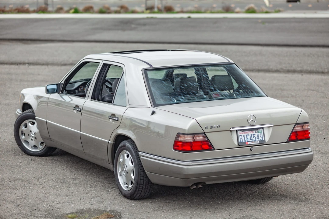 1995 Mercedes-Benz W124 E-Class - Image 12 of 31