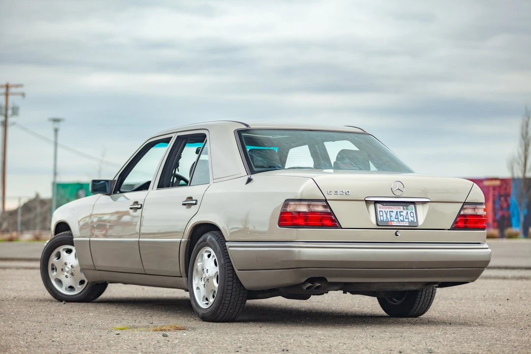 1995 Mercedes-Benz W124 E-Class - Image 11 of 31