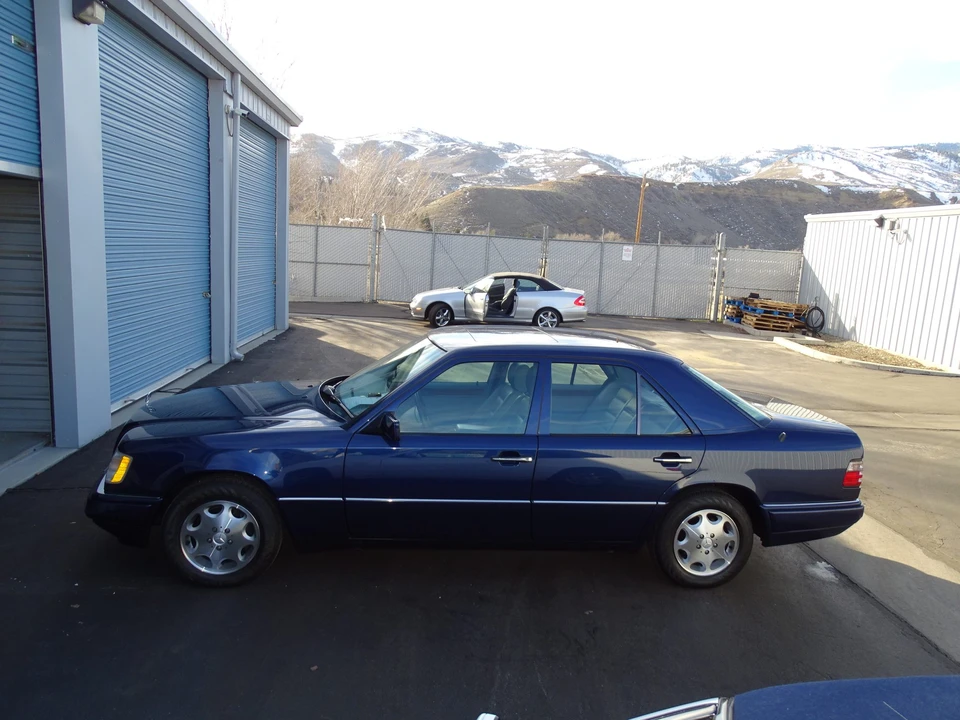 1995 Mercedes-Benz W124 E-Class - Image 2 of 31
