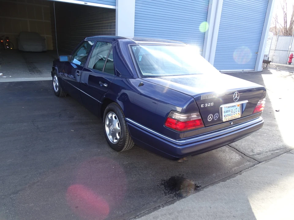 1995 Mercedes-Benz W124 E-Class - Image 3 of 31