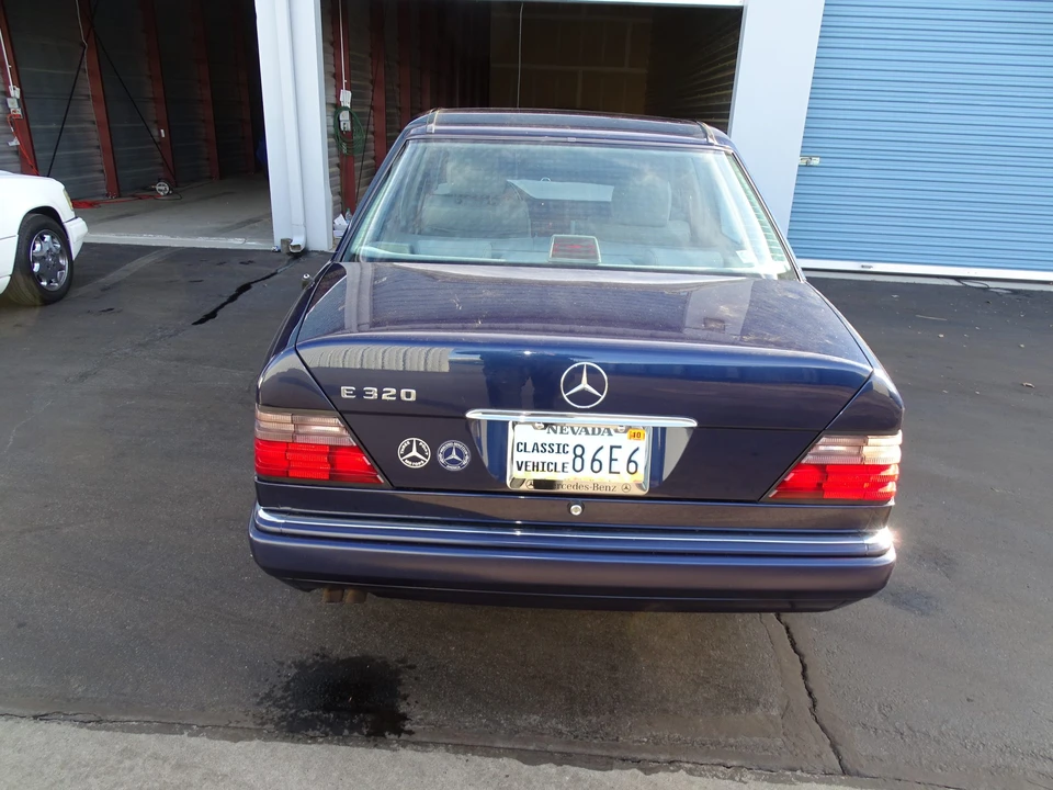 1995 Mercedes-Benz W124 E-Class - Image 4 of 31