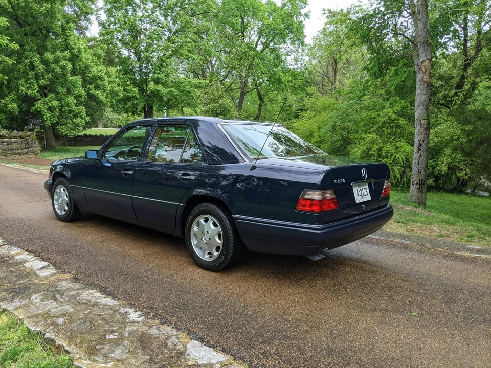 1995 Mercedes-Benz W124 E-Class - Image 11 of 31