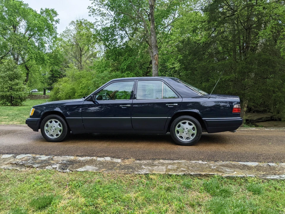 1995 Mercedes-Benz W124 E-Class - Image 12 of 31