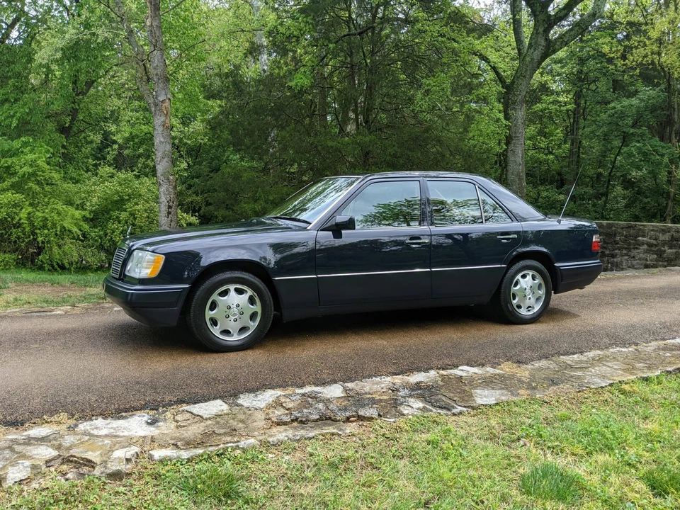 1995 Mercedes-Benz W124 E-Class - Image 13 of 31