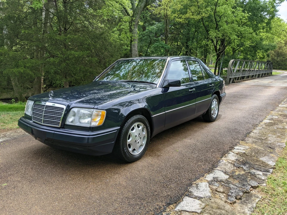 1995 Mercedes-Benz W124 E-Class - Image 2 of 31