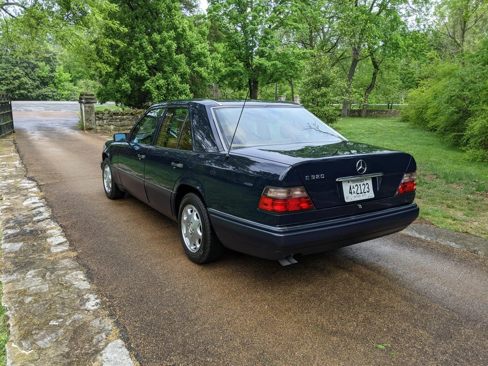 1995 Mercedes-Benz W124 E-Class - Image 9 of 31