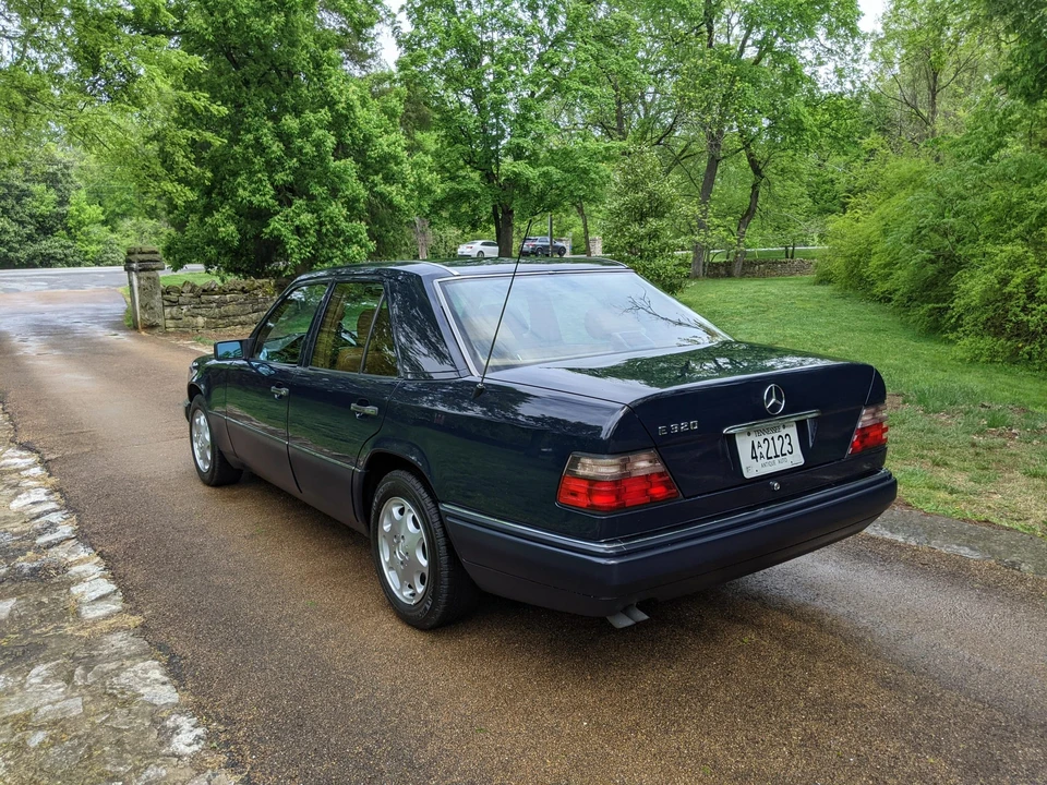 1995 Mercedes-Benz W124 E-Class - Image 10 of 31