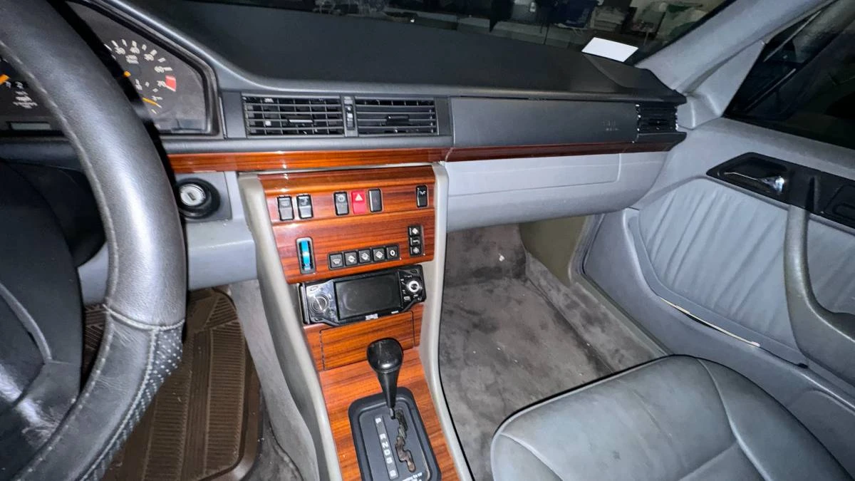 1995 Mercedes-Benz W124 E-Class - Image 8 of 16