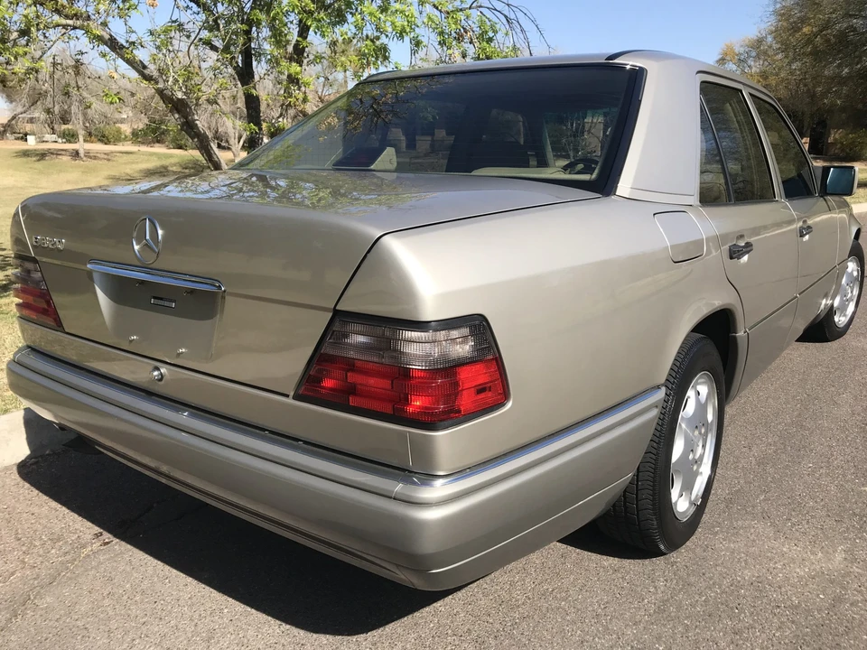 1995 Mercedes-Benz W124 E-Class - Image 13 of 31
