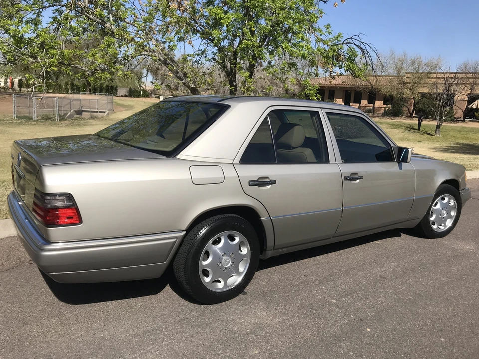 1995 Mercedes-Benz W124 E-Class - Image 11 of 31