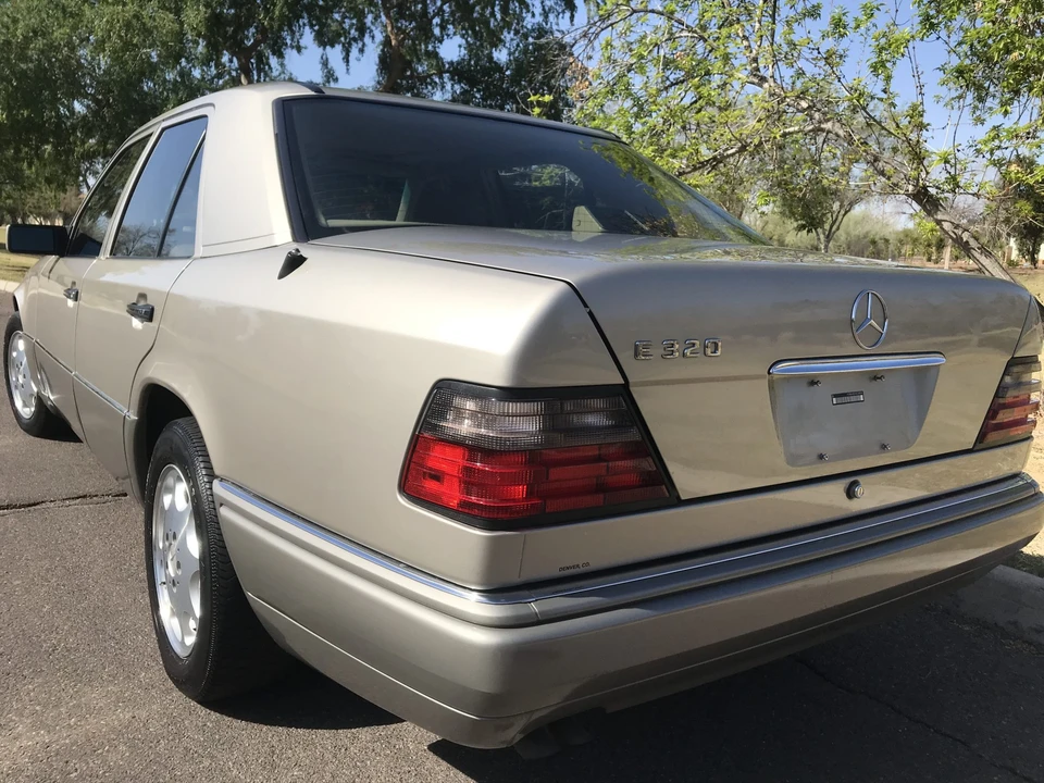1995 Mercedes-Benz W124 E-Class - Image 17 of 31