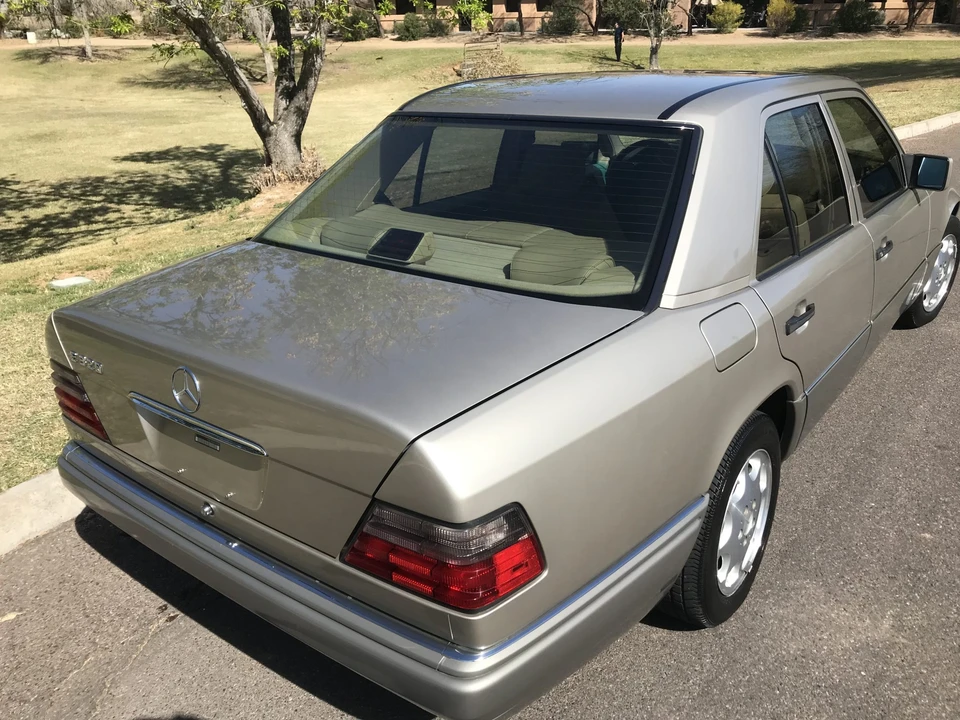 1995 Mercedes-Benz W124 E-Class - Image 12 of 31
