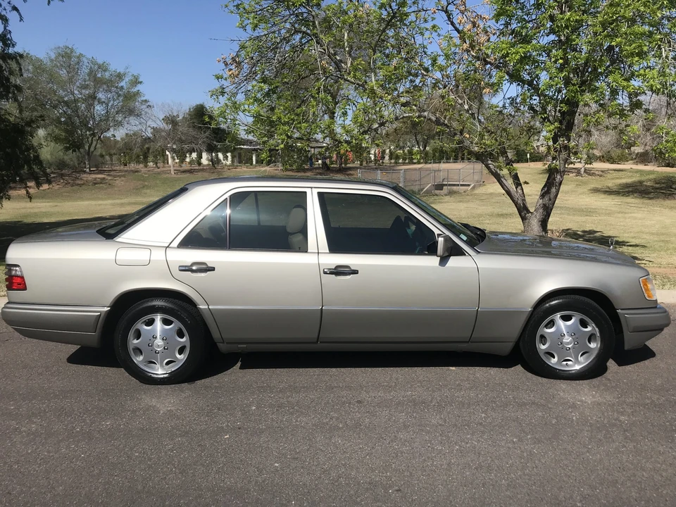 1995 Mercedes-Benz W124 E-Class - Image 10 of 31