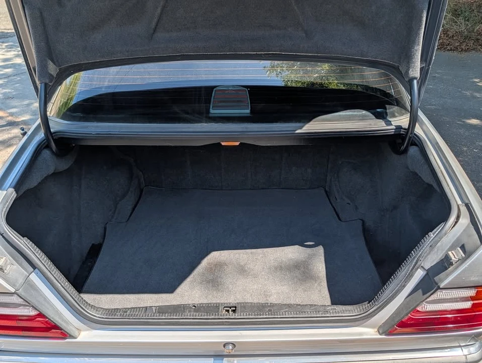 1995 Mercedes-Benz W124 E-Class - Image 11 of 19