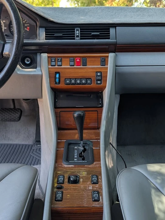 1995 Mercedes-Benz W124 E-Class - Image 10 of 19
