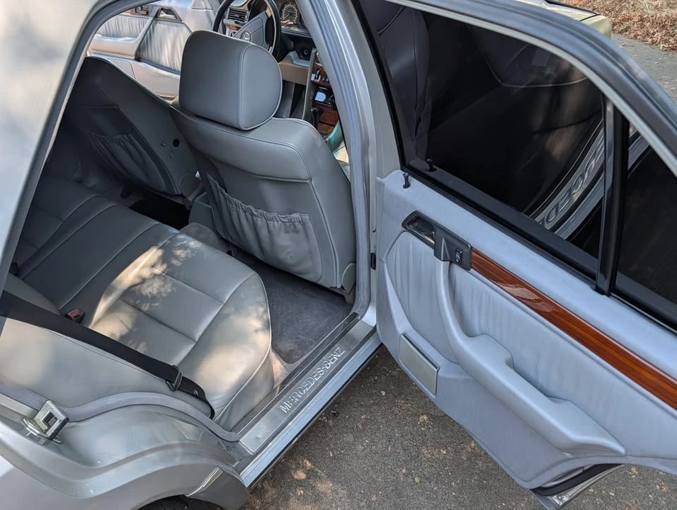 1995 Mercedes-Benz W124 E-Class - Image 13 of 19