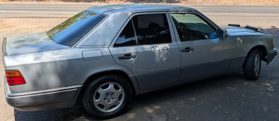 1995 Mercedes-Benz W124 E-Class - Image 2 of 19