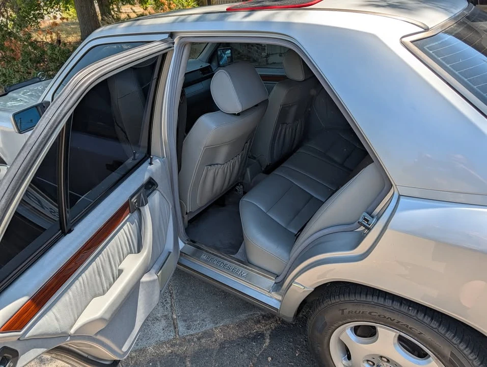 1995 Mercedes-Benz W124 E-Class - Image 8 of 19