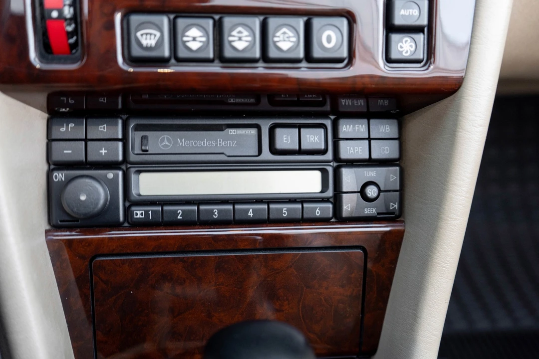 1995 Mercedes-Benz W124 E-Class - Image 16 of 31