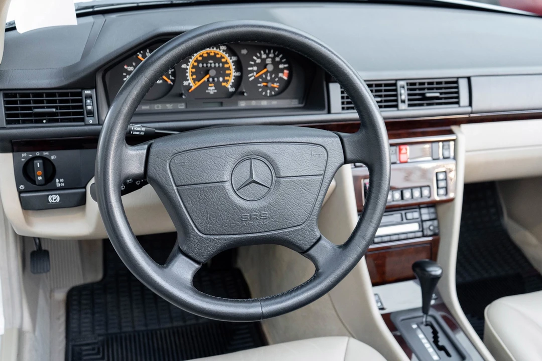 1995 Mercedes-Benz W124 E-Class - Image 11 of 31