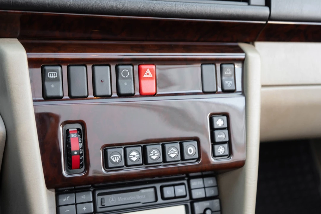 1995 Mercedes-Benz W124 E-Class - Image 15 of 31
