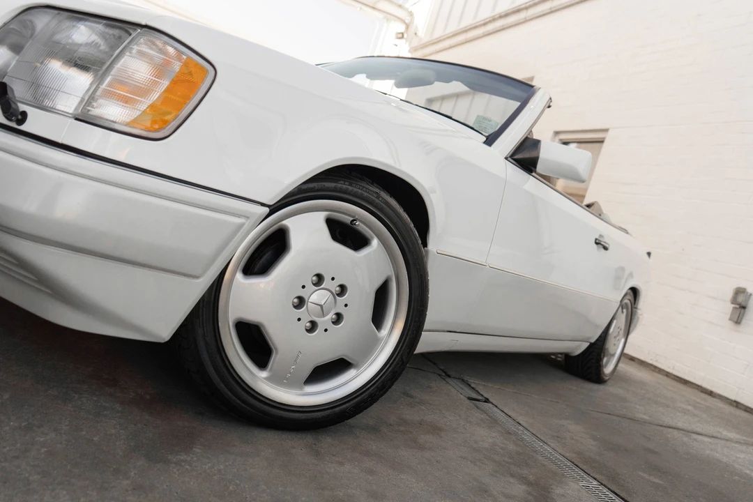 1995 Mercedes-Benz W124 E-Class - Image 3 of 31