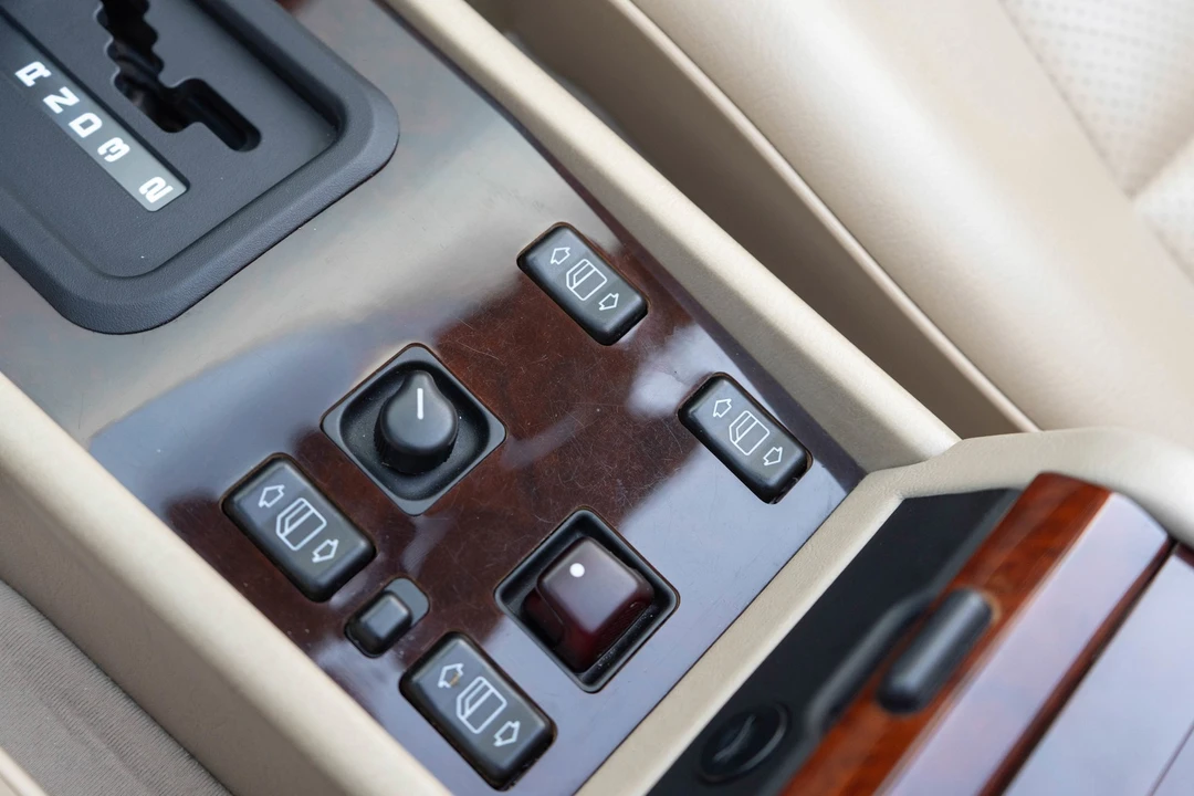 1995 Mercedes-Benz W124 E-Class - Image 17 of 31
