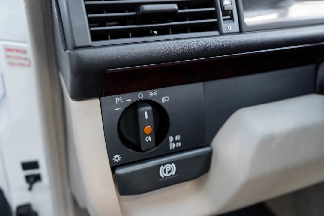1995 Mercedes-Benz W124 E-Class - Image 13 of 31