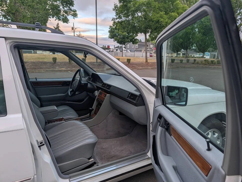 1995 Mercedes-Benz W124 E-Class - Image 7 of 7