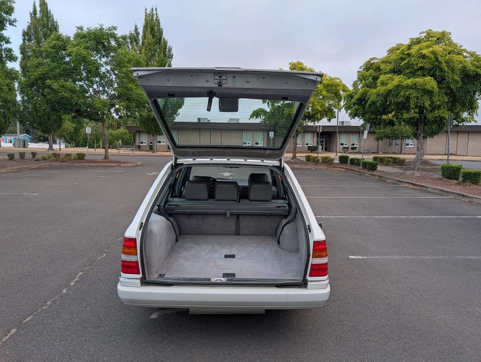 1995 Mercedes-Benz W124 E-Class - Image 3 of 7
